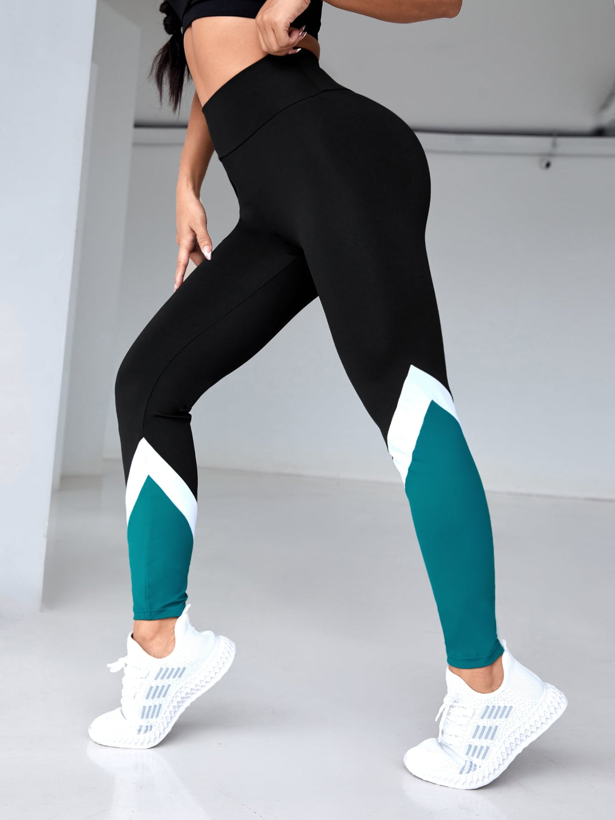Legging Fitness Cintura Alta Com Bolso E Recortes Color Block