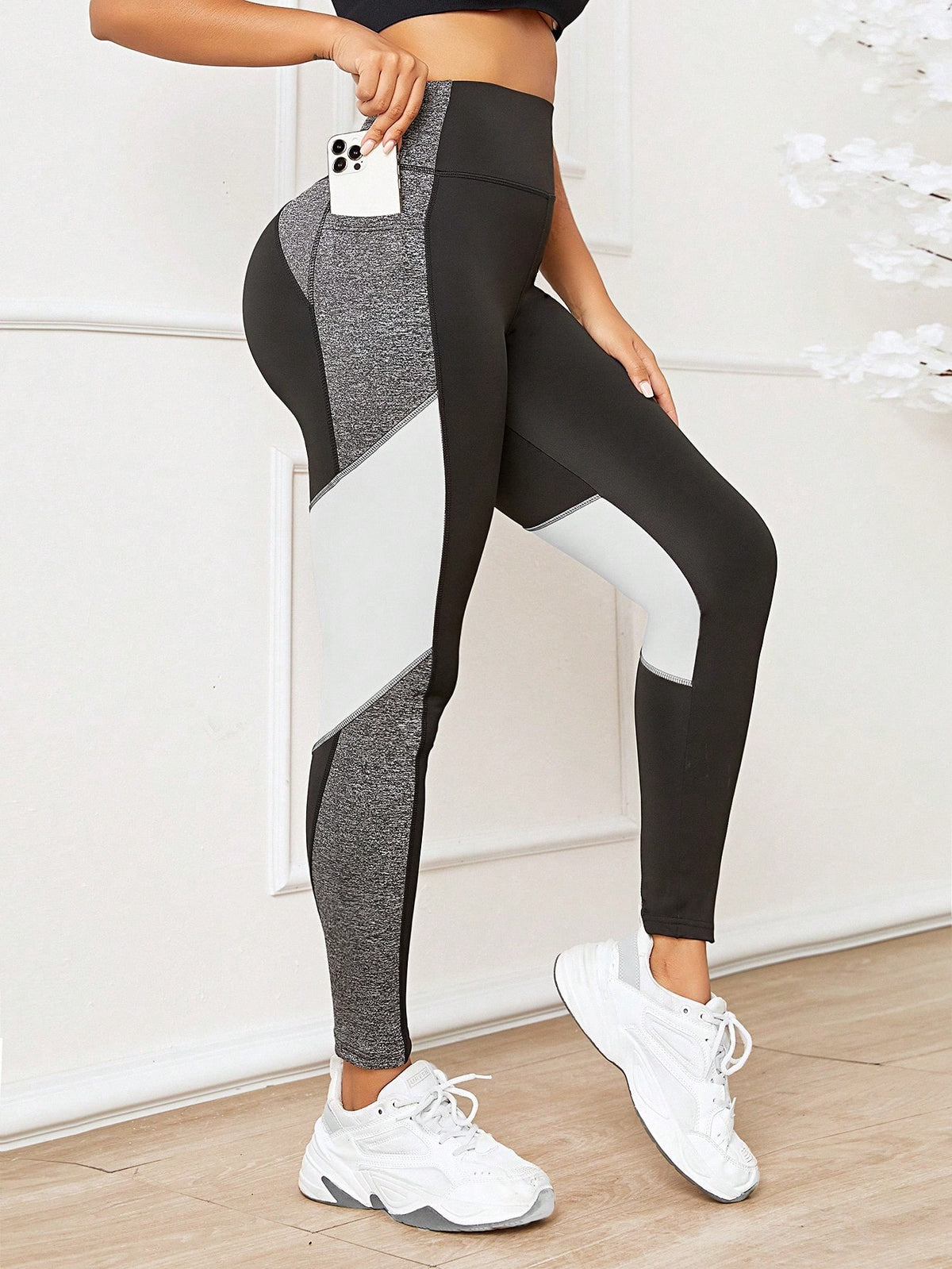 Legging Fitness Cintura Alta Com Recortes Color Block E Bolso