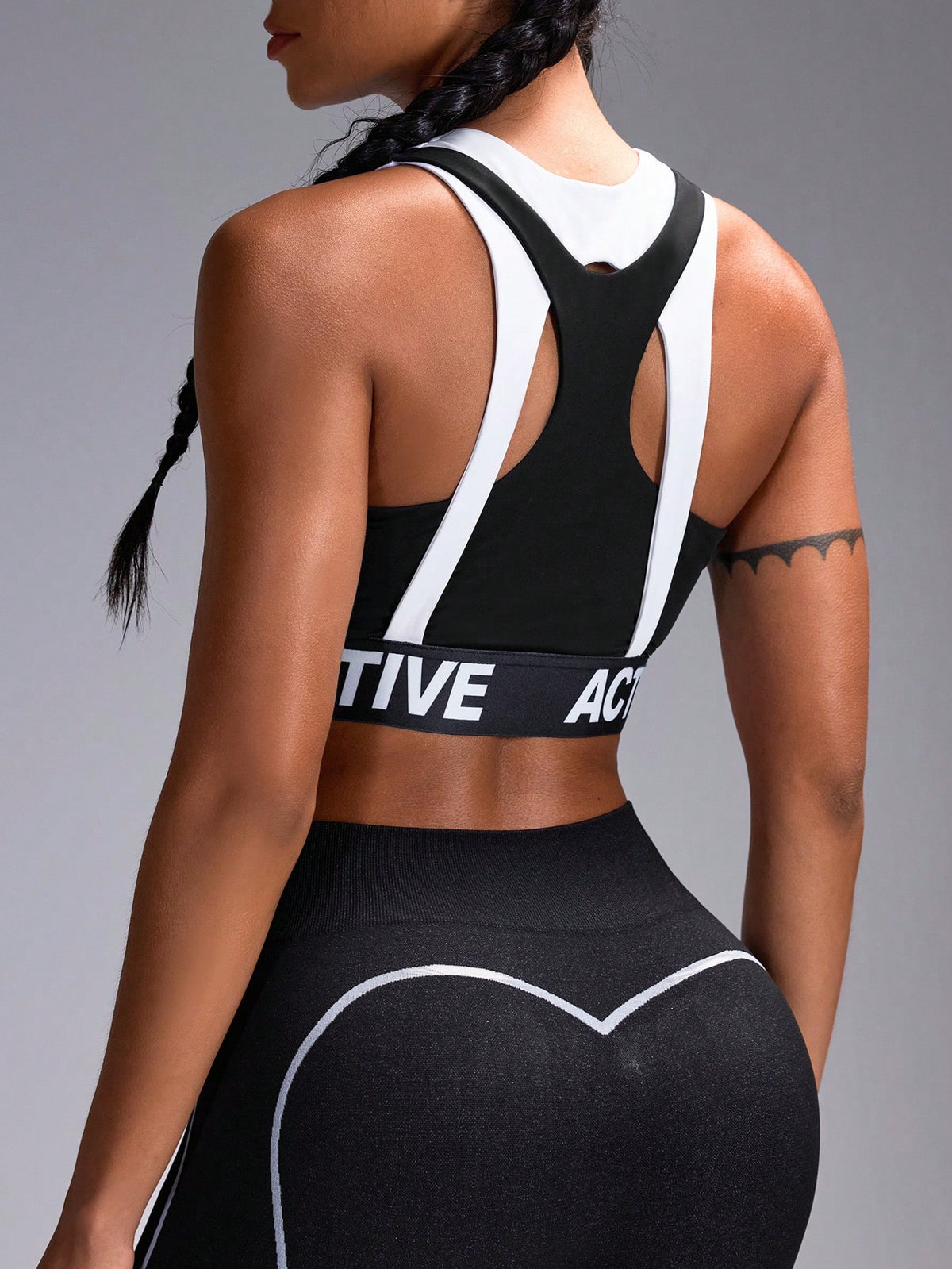 Top Frente Alta Média Sustentação Com Recortes Bicolores