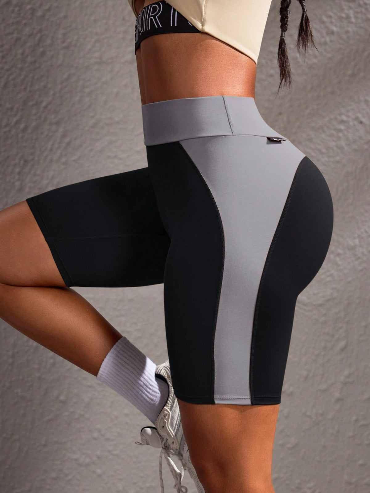 Short Cintura Alta Com Recortes Estilo Performance