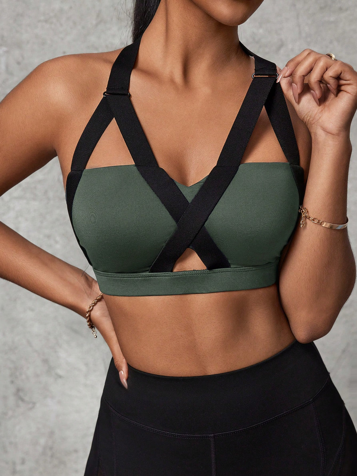 Top Fitness Alças Largas Cruzadas Estilo Harness