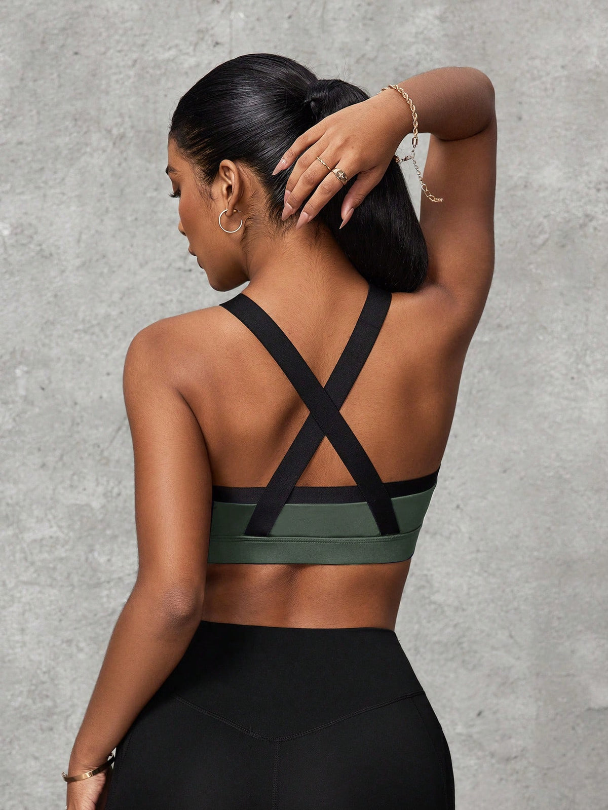 Top Fitness Alças Largas Cruzadas Estilo Harness