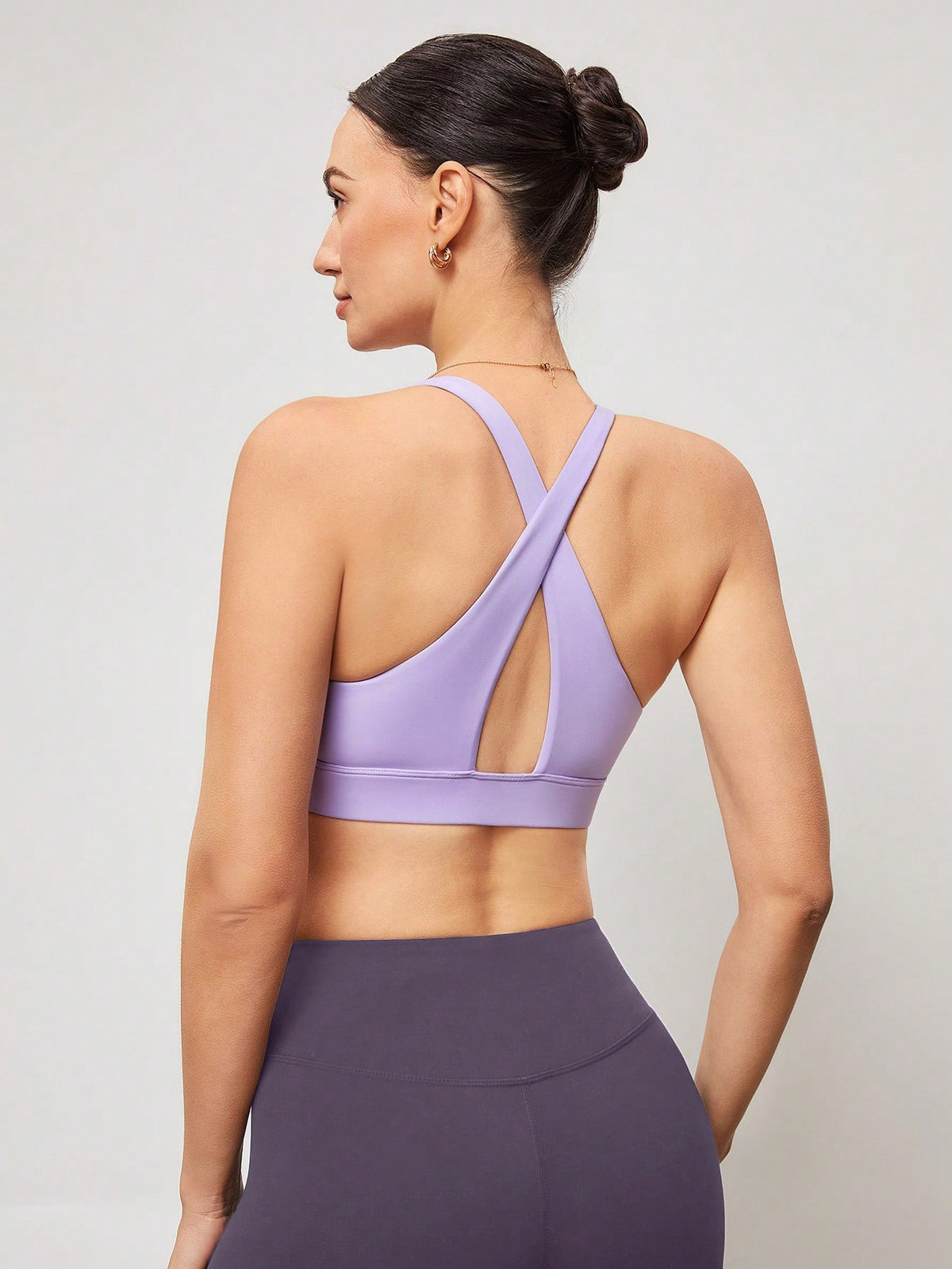 Top Fitness Decote Torcido Alças Cruzadas Costas Soltas