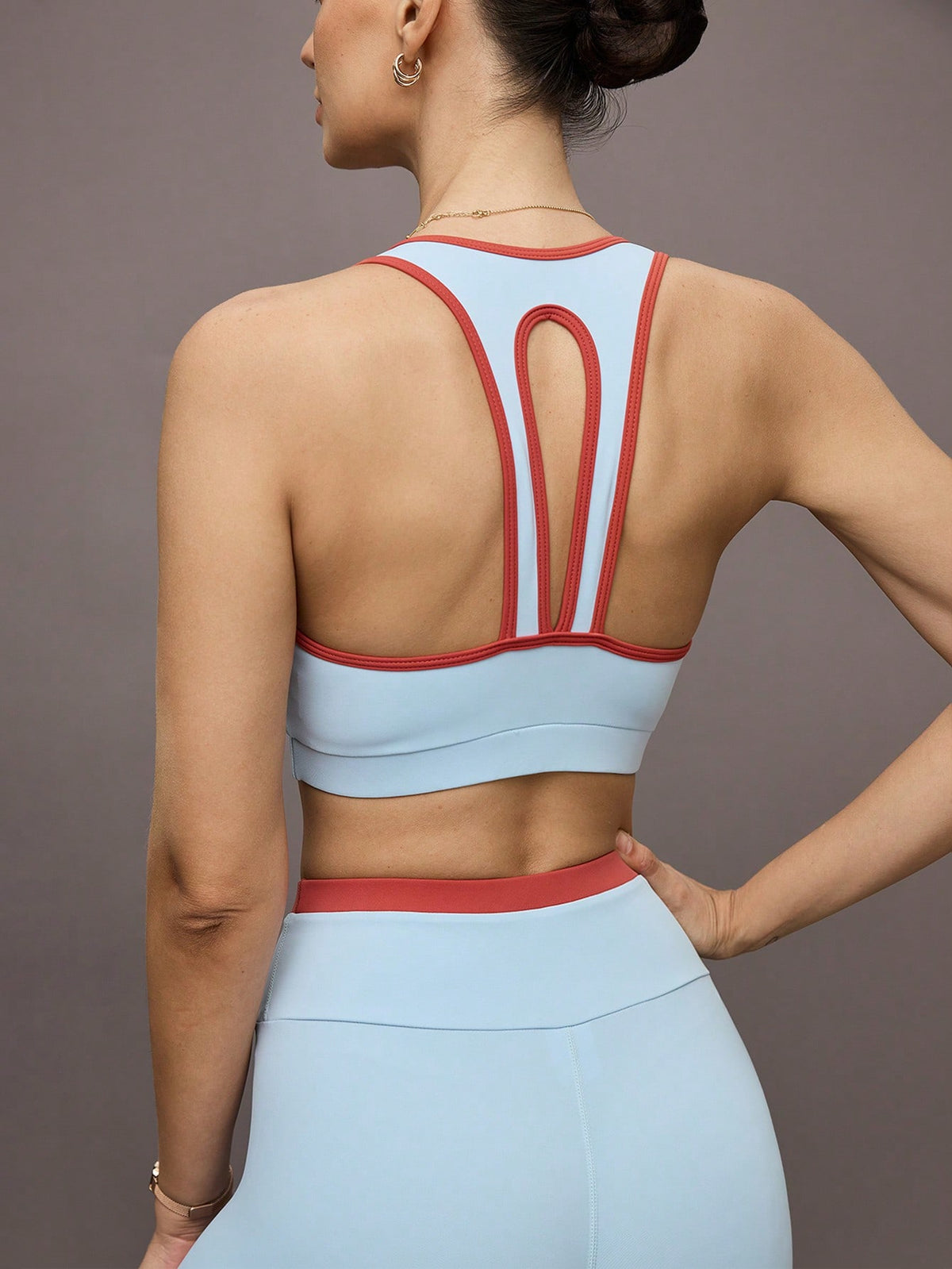 Top Decote V Média Sustentação Costas Vazadas