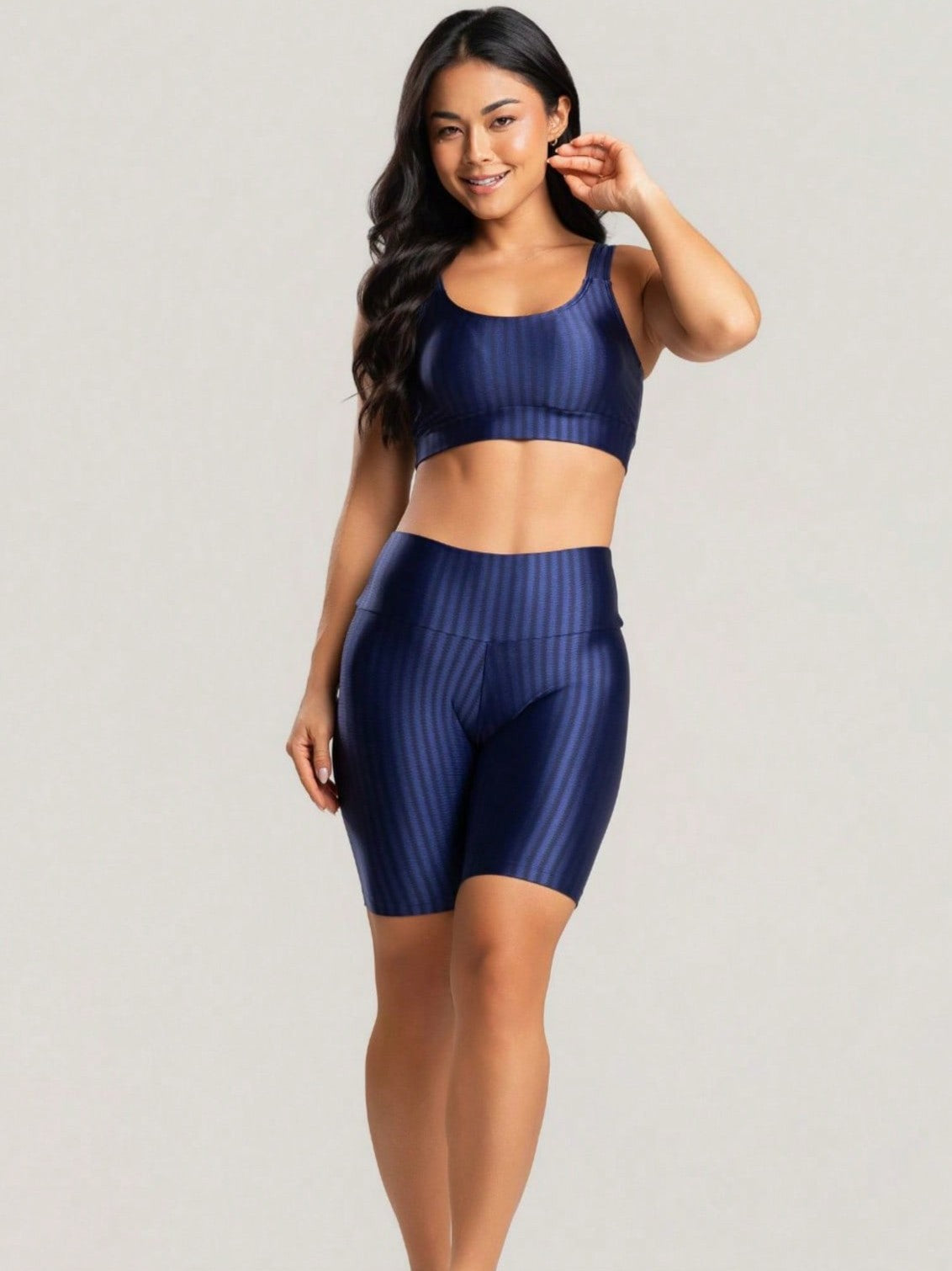 Conjunto Top Suporte Médio E Short Cintura Alta Estilizado