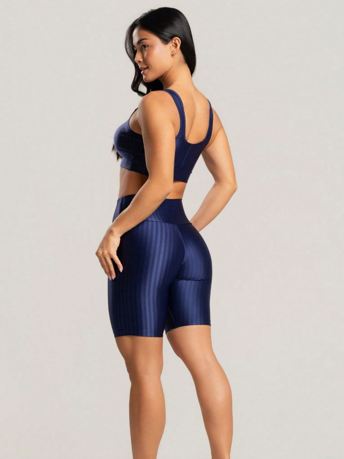 Conjunto Top Suporte Médio E Short Cintura Alta Estilizado