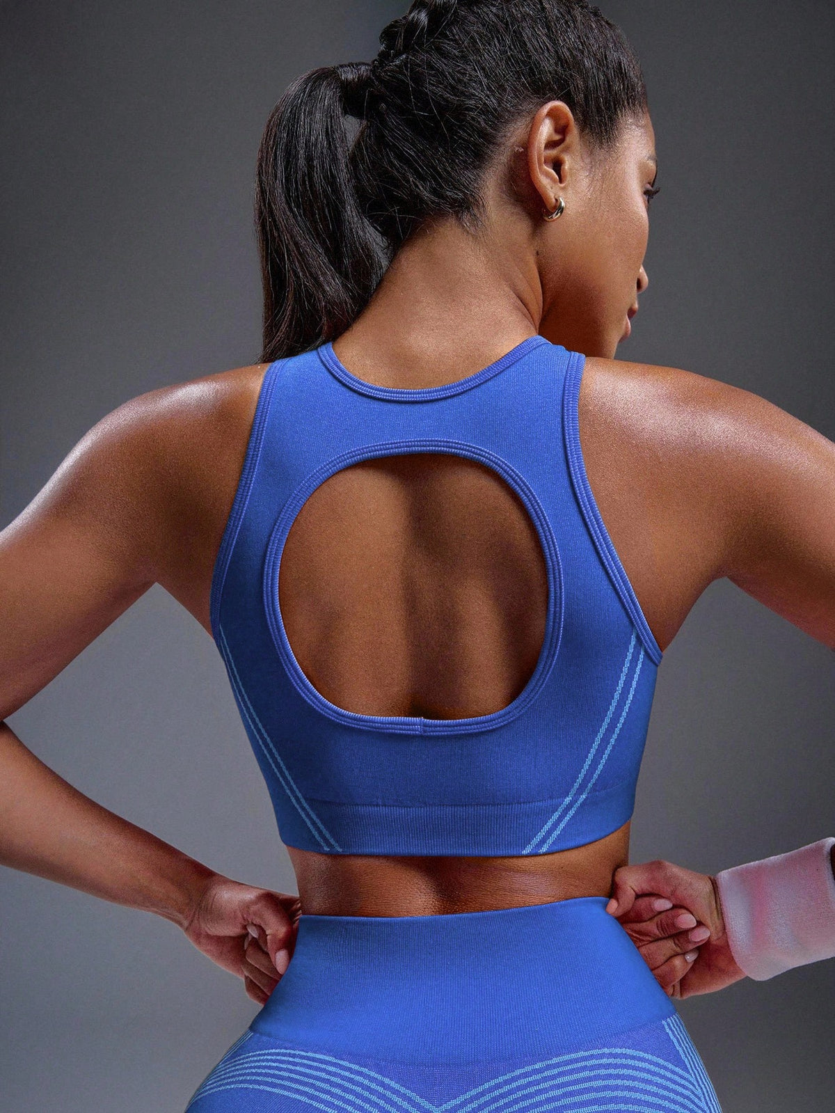 Top Fitness Recortes Frontais Com Abertura Circular