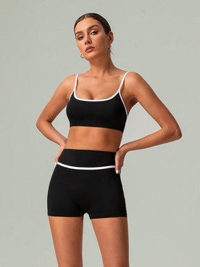 Conjunto Top Alças Finas E Short Cintura Alta Detalhado