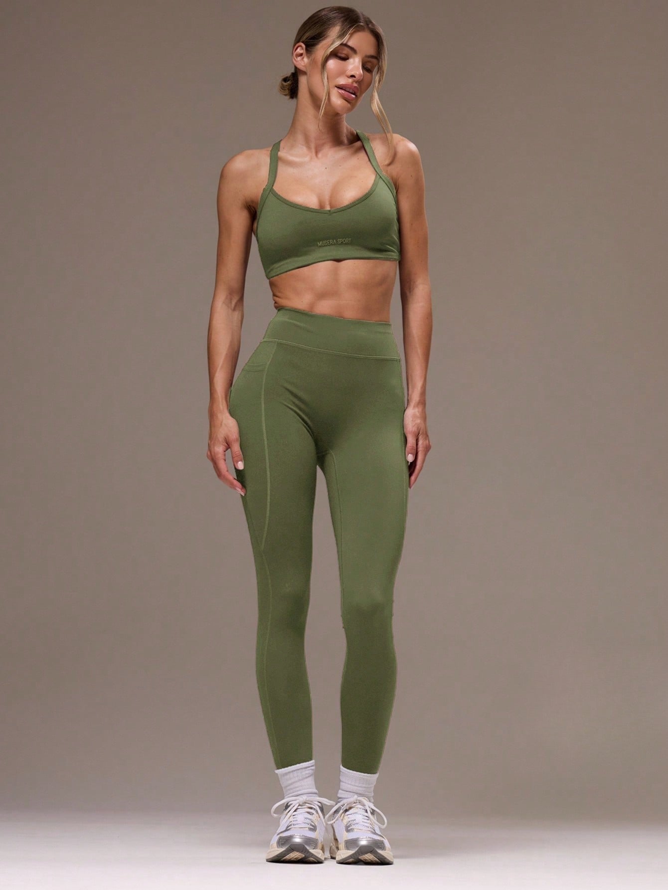 Conjunto Top Alças Finas E Legging Cintura Alta Fitness
