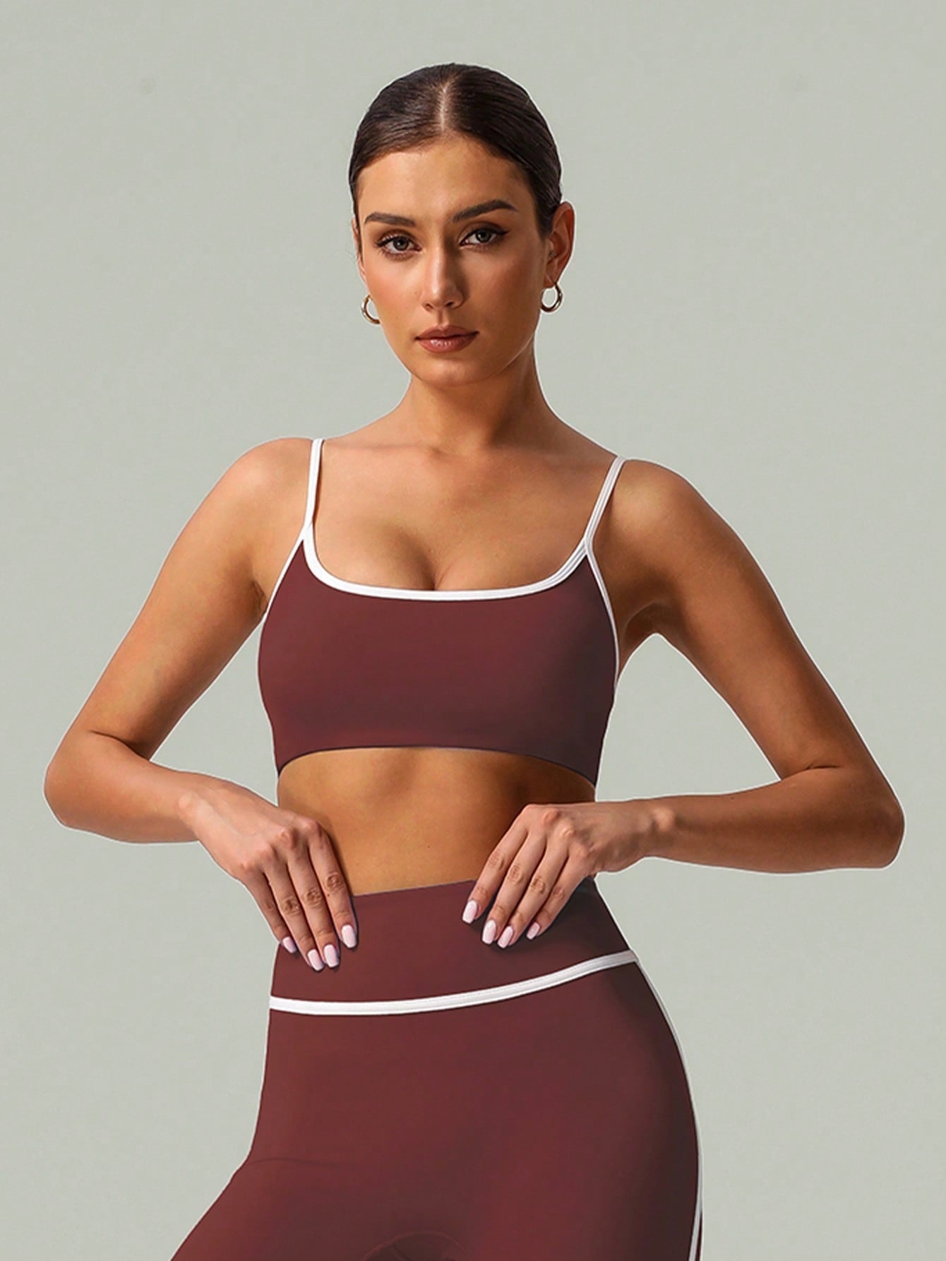 Conjunto Top Alças Finas E Short Cintura Alta Detalhado