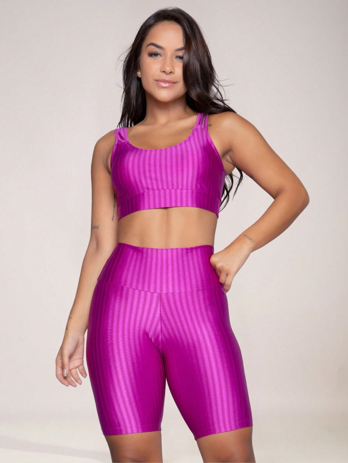 Conjunto Top Suporte Médio E Short Cintura Alta Estilizado