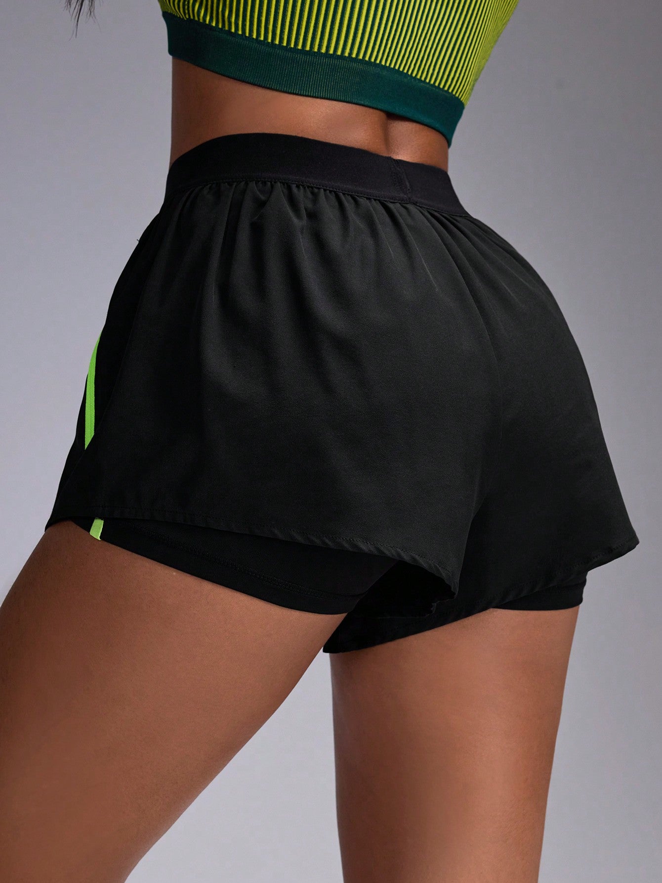 Short Running Com Cós Esportivo E Barra Arredondada