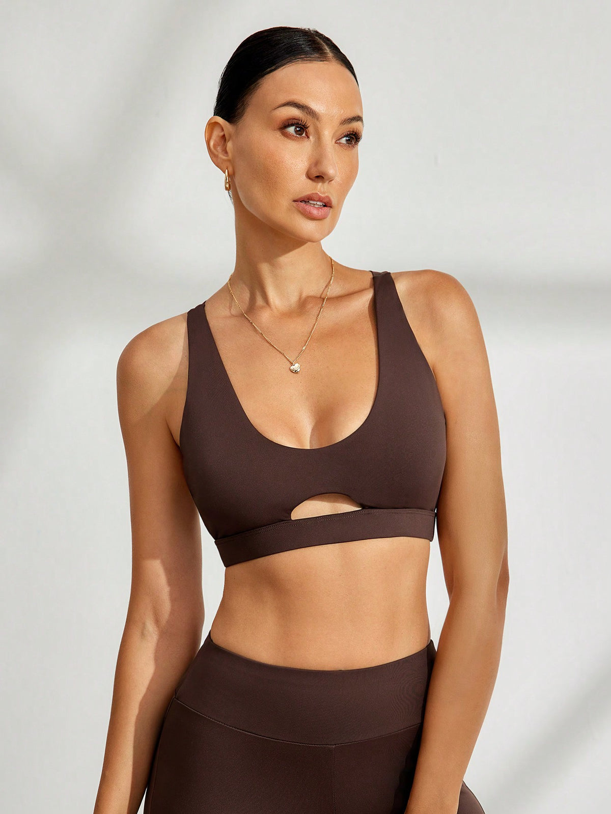 Top Decote V Média Sustentação Com Recorte Frontal