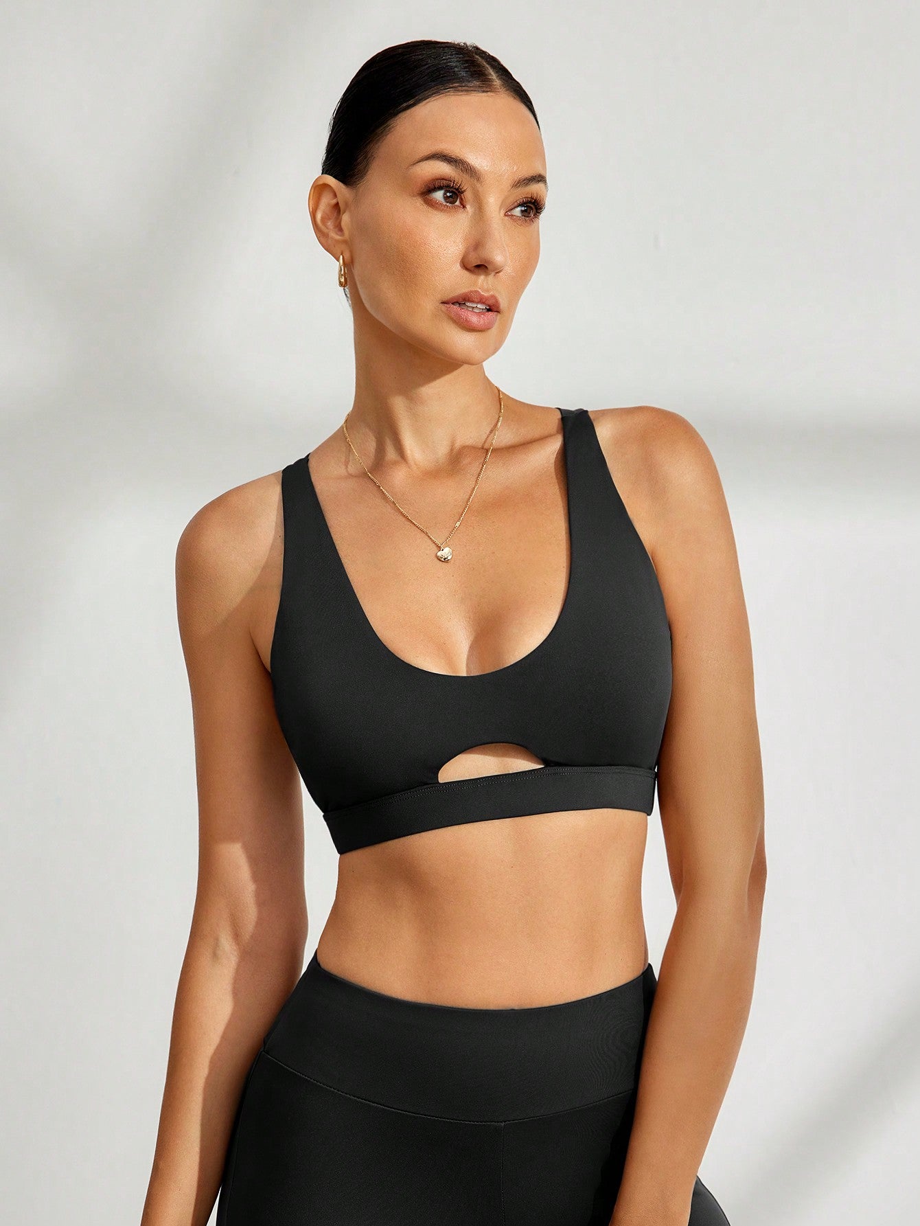 Top Decote V Média Sustentação Com Recorte Frontal