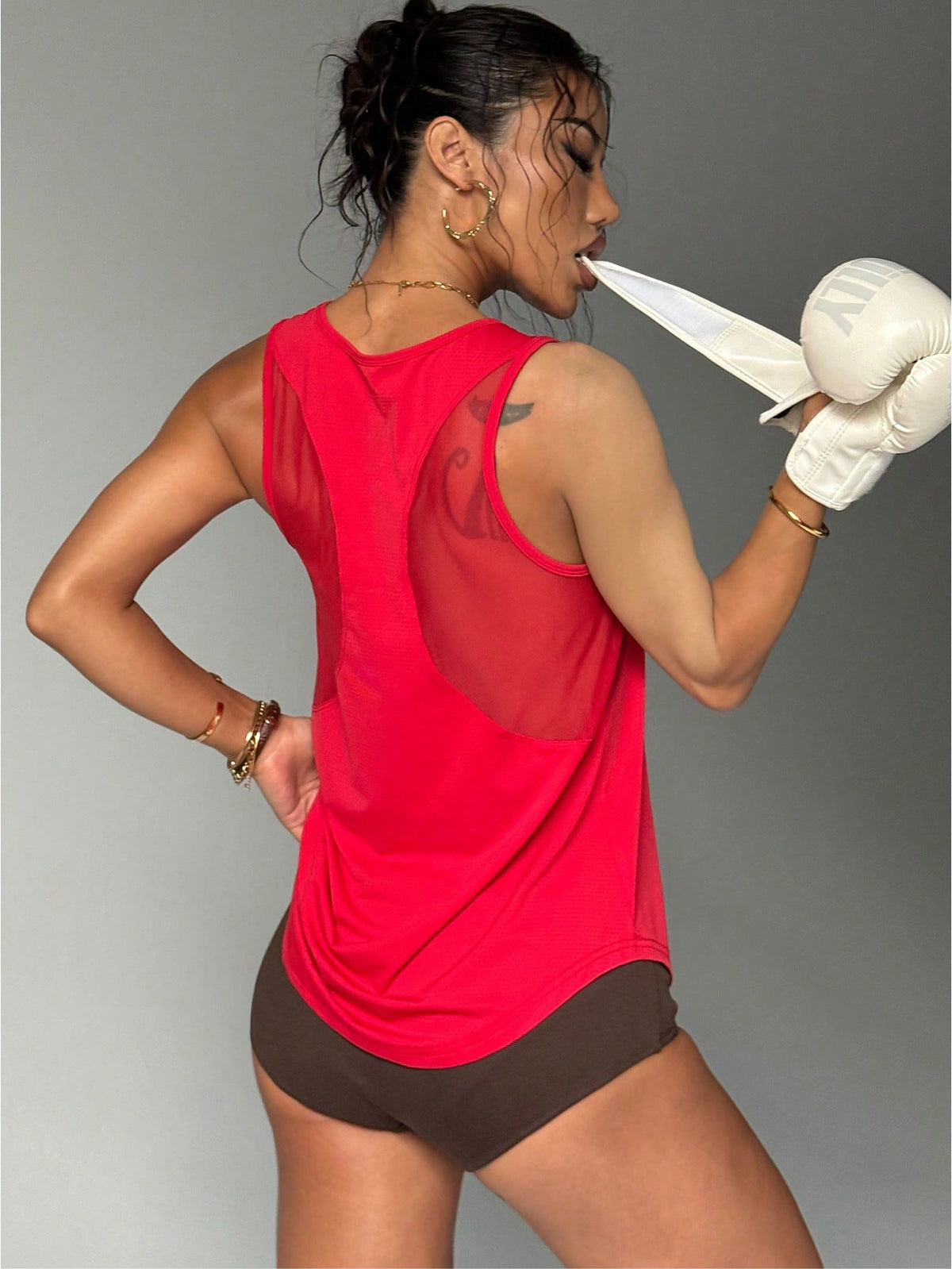 Regata Fitness Com Painéis De Tule Laterais Estilo Treino