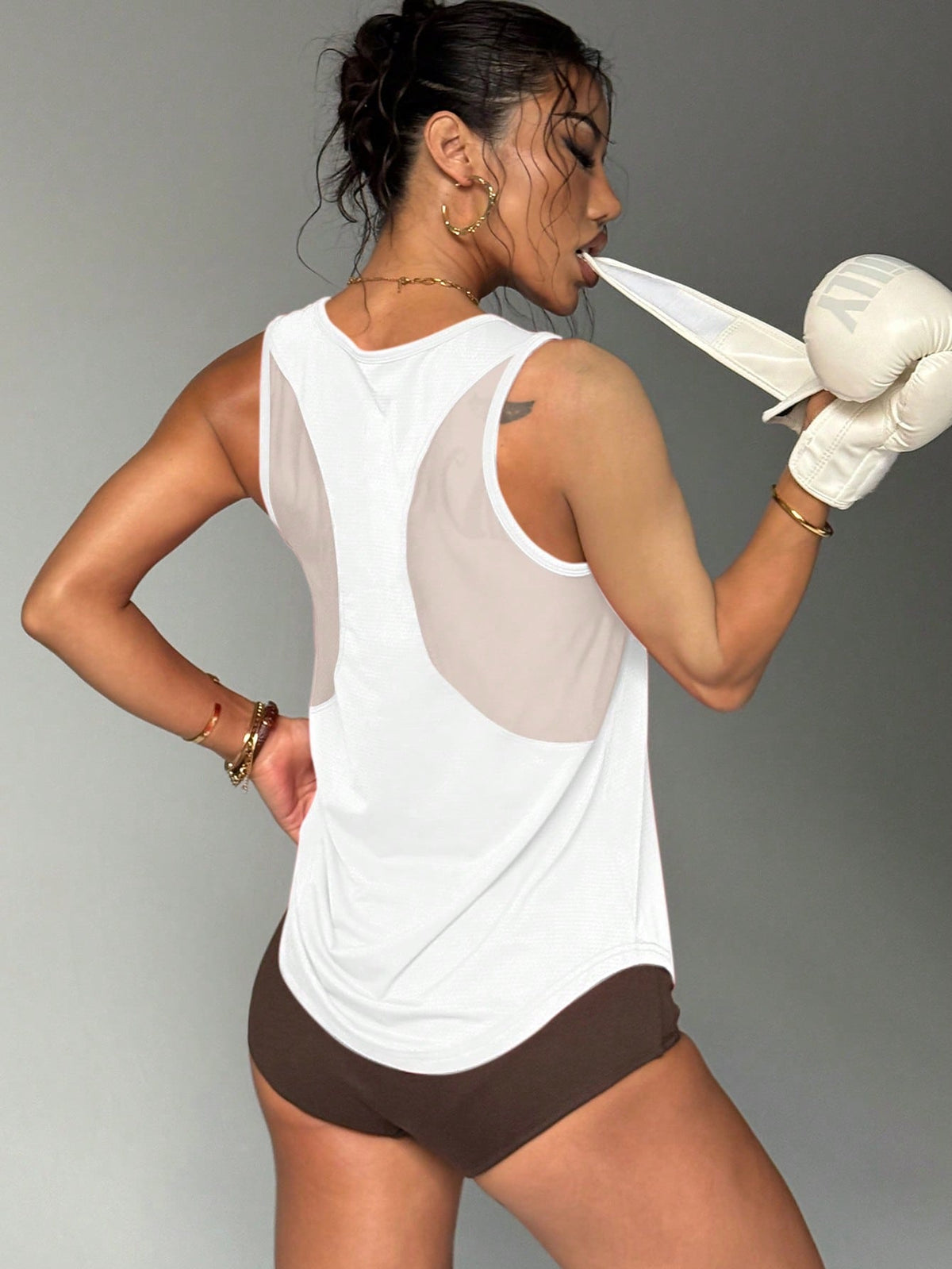 Regata Fitness Com Painéis De Tule Laterais Estilo Treino