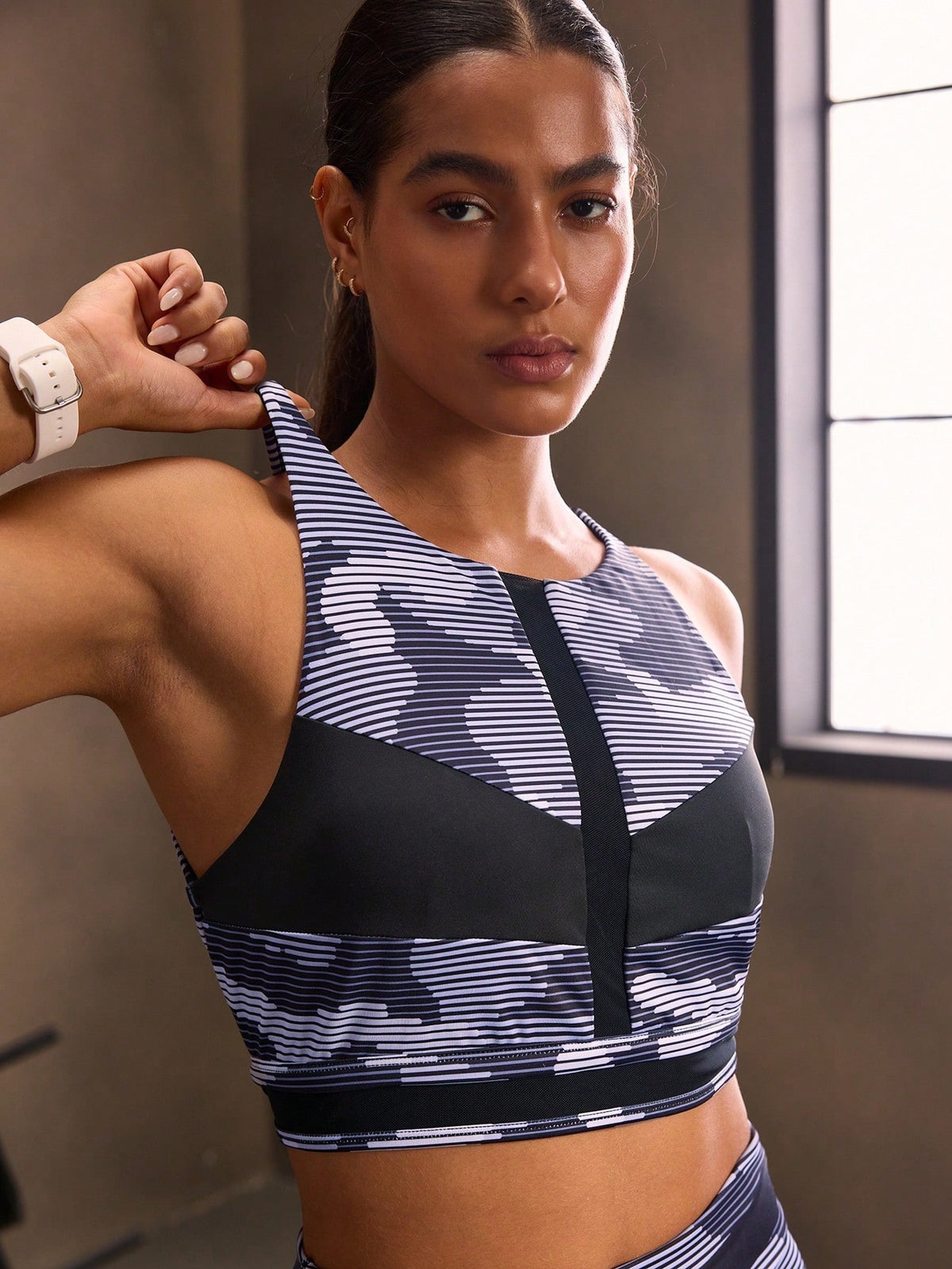 Top Frente Alta Média Sustentação Com Alças Strappy