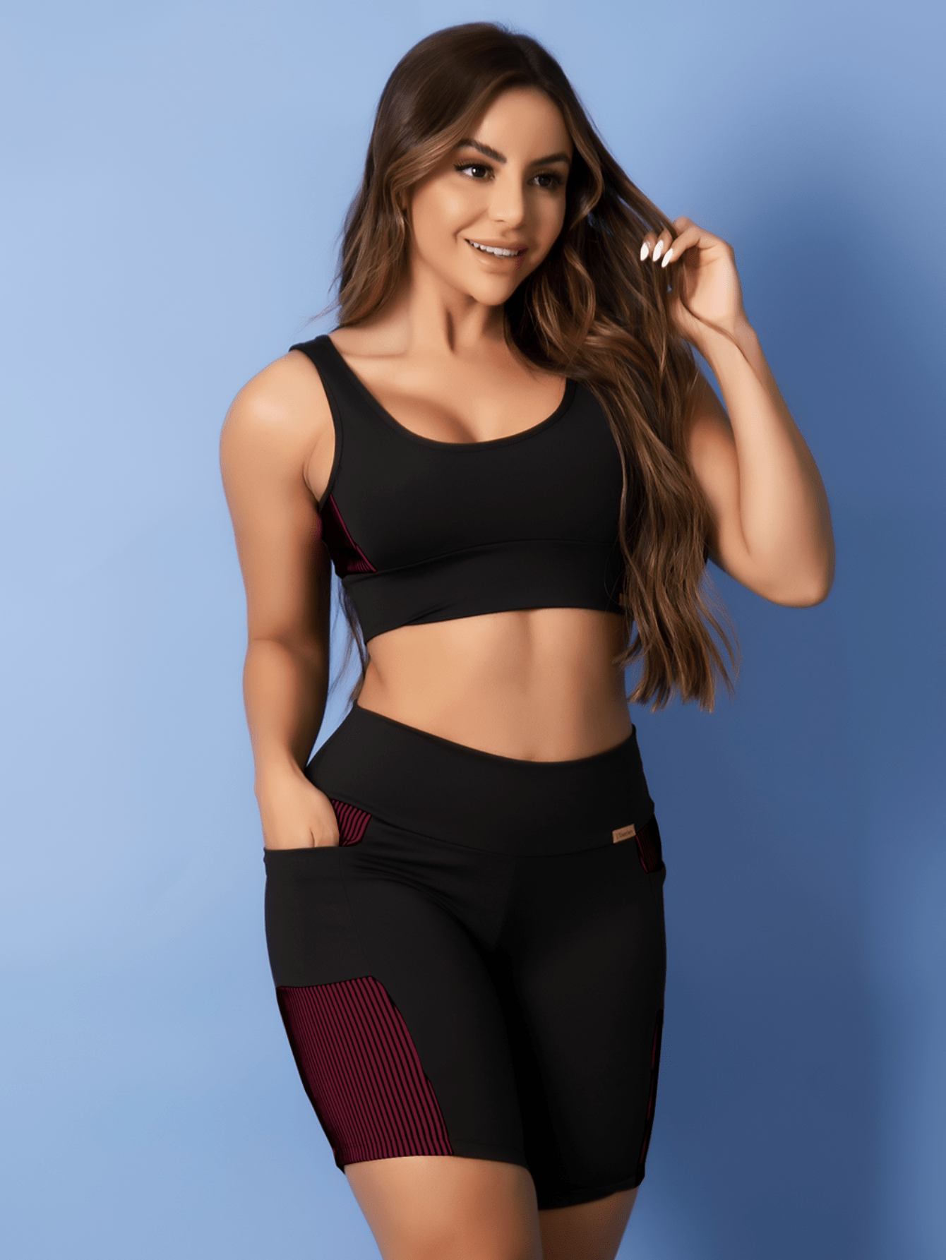 Conjunto Top Suporte Médio E Short Cintura Alta Com Recortes