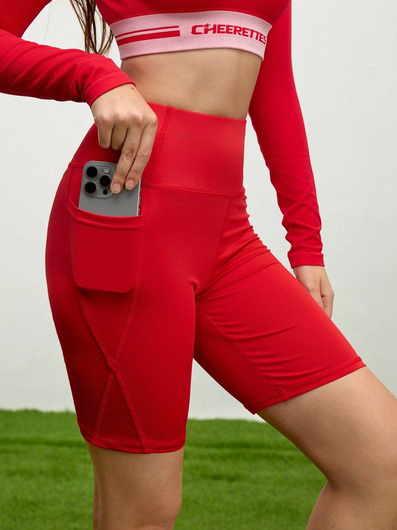 Short Cintura Alta Com Bolso Lateral Estilo Treino