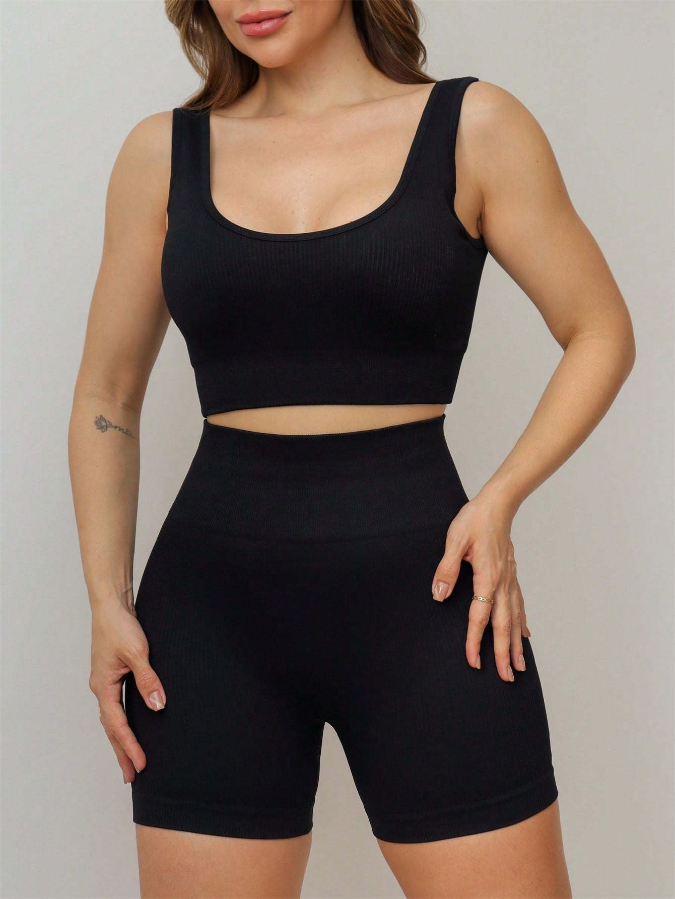 Conjunto Top Canelado E Short Cintura Alta Modelador