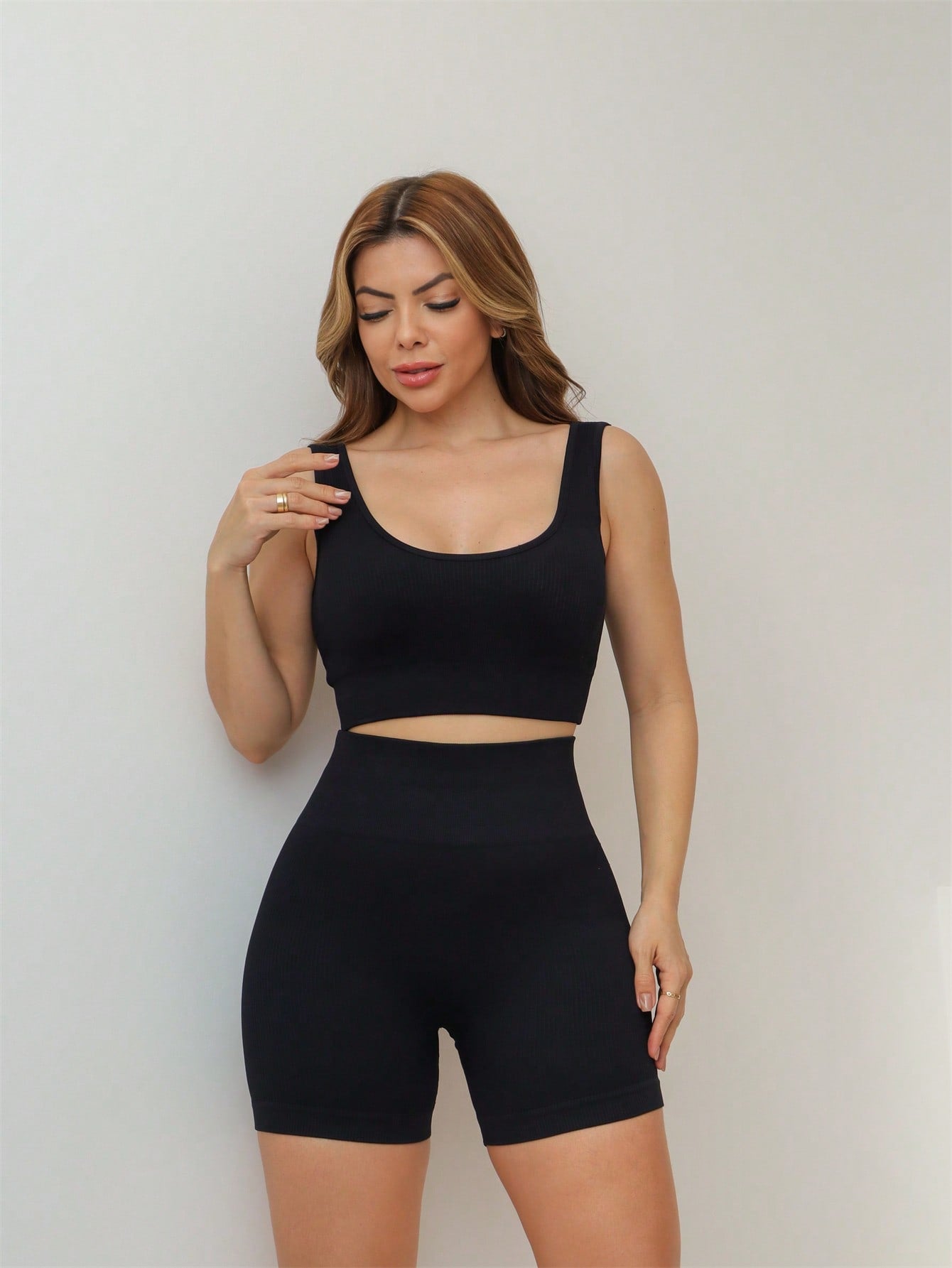 Conjunto Top Canelado E Short Cintura Alta Modelador