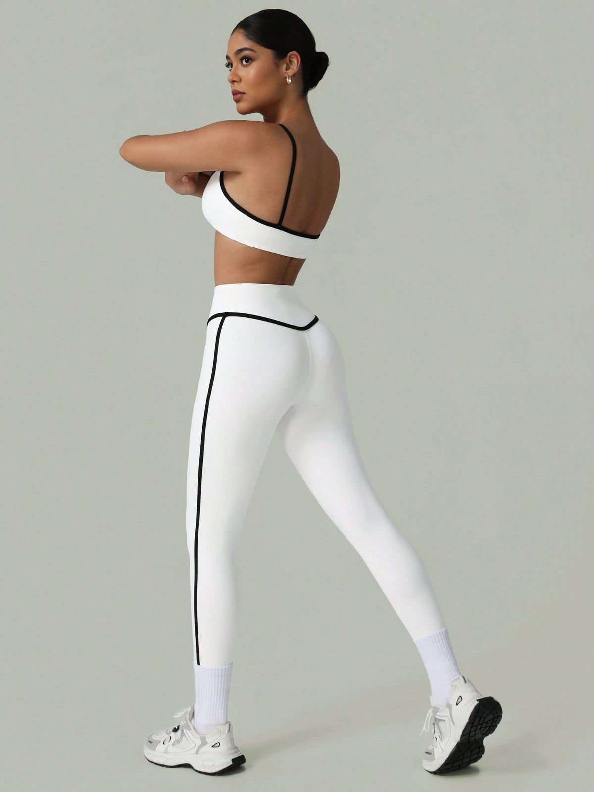 Conjunto Top Alças Finas E Legging Cintura Alta Estilo Fitness