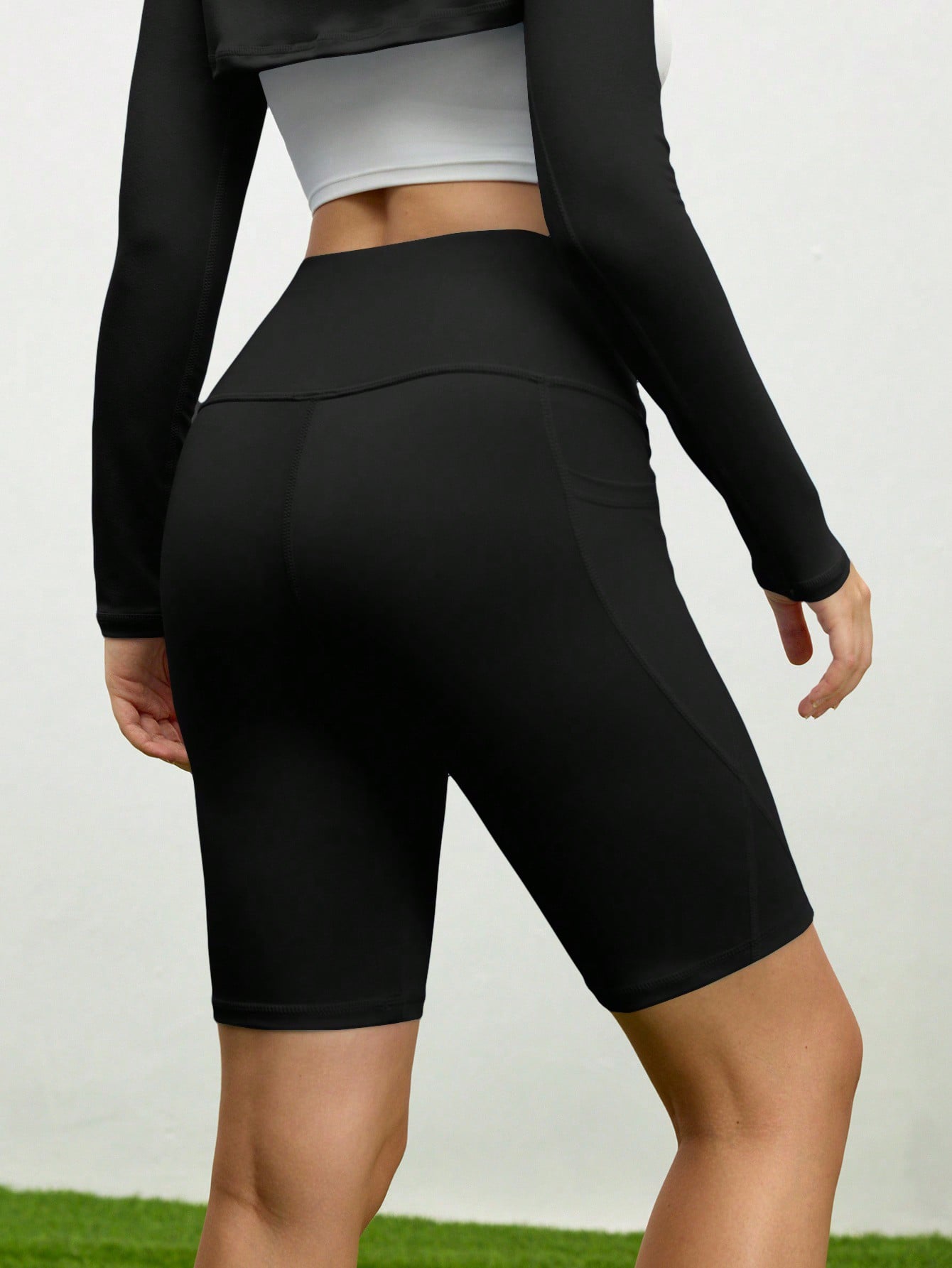 Short Cintura Alta Com Bolso Lateral Estilo Treino