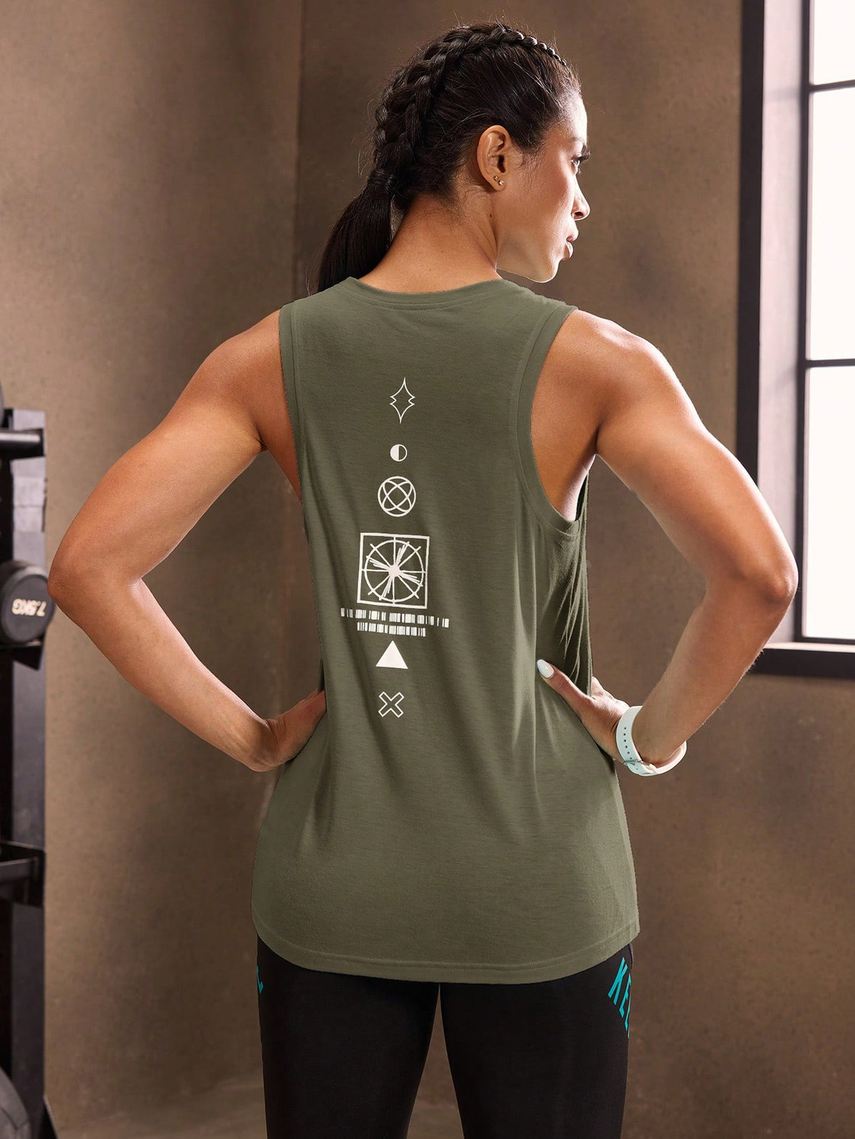 Regata Fitness Ampla Com Estampa Geométrica Traseira