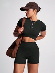 Conjunto Cropped Ajustado E Short Cintura Alta Modelador